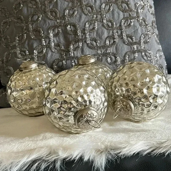 Sleigh Hill Trading Co set of 4 Retro 4 inch balls set - Picture 5 of 5